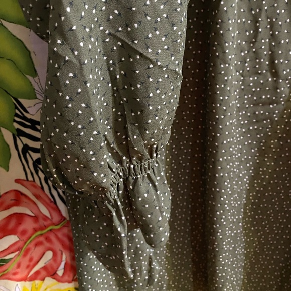 Frilly Collar Patterned Blouse - Picture 2 of 4